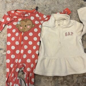 Lot of 2 girl’s clothes Gap and Carter’s